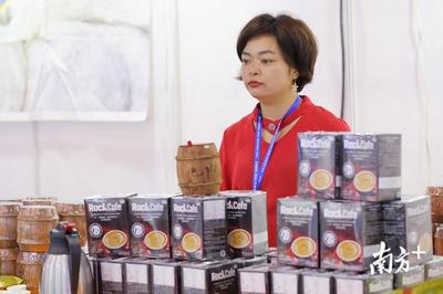 深化經(jīng)貿(mào)合作，第十二屆加博會再簽境外招展協(xié)議并創(chuàng)新推出越南旅游團服務(wù)